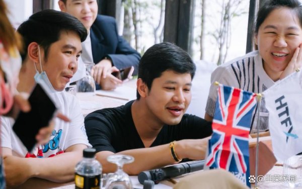 配资行业四大巨头 HTFX：专业外汇交易平台，助您精准把握市场机会